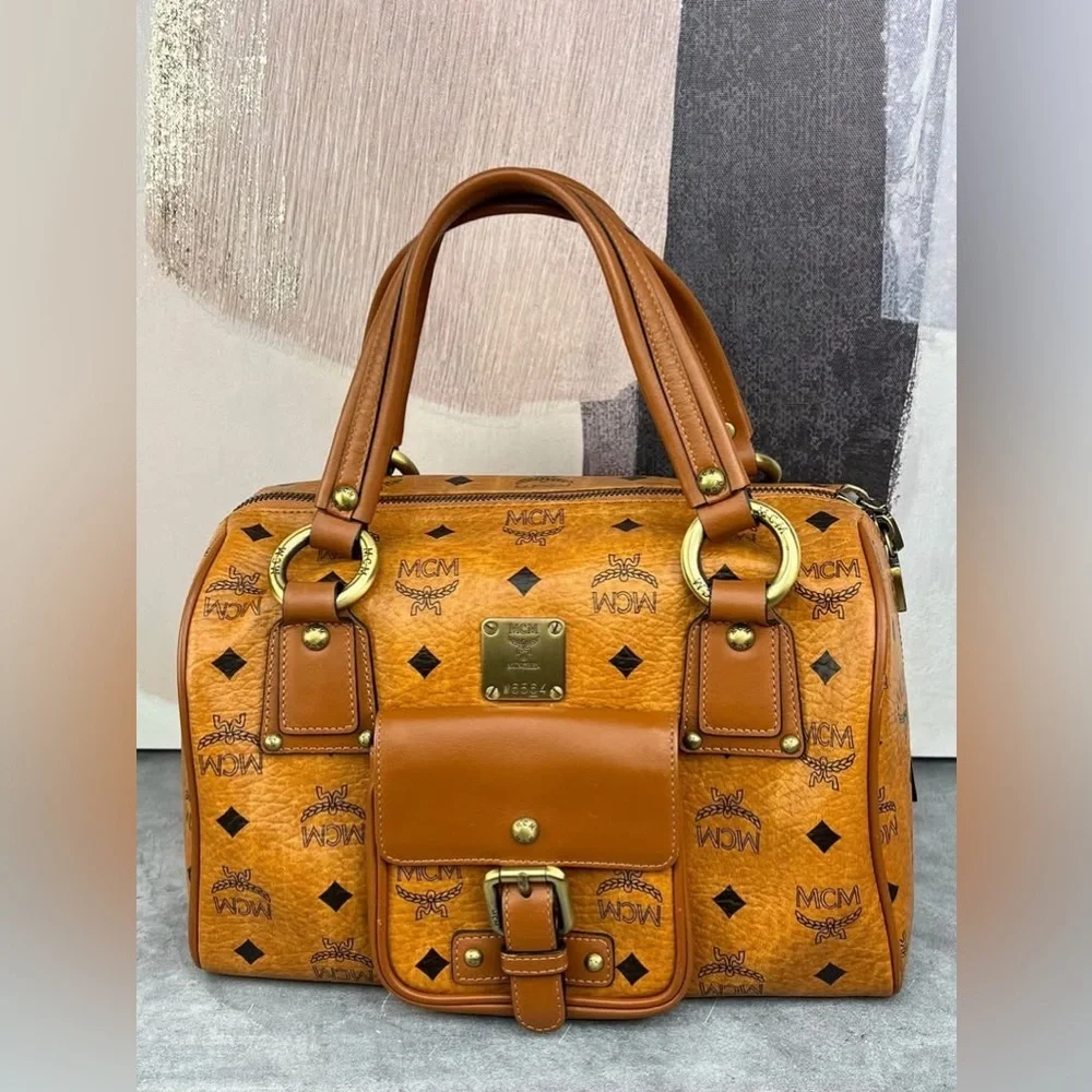 π΅ MCM Boston Arm Bag π΅ - Picture 1 of 16
